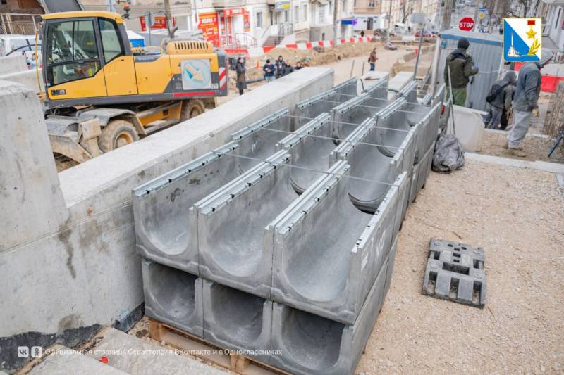 Тротуары на лестничных сходах улицы Адмирала Октябрьского готовы на 40% Тротуары на лестничных сходах улицы Адмирала Октябрьского готовы на 40%