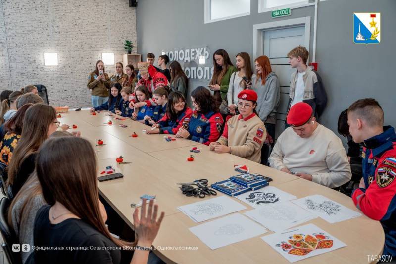 Молодёжь Севастополя присоединилась к всероссийскому открытию Года единства народов России