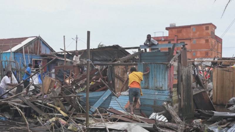 ЮНИСЕФ призывает ускорить поставки гуманитарной помощи на Мадагаскар после циклона «Гезани»