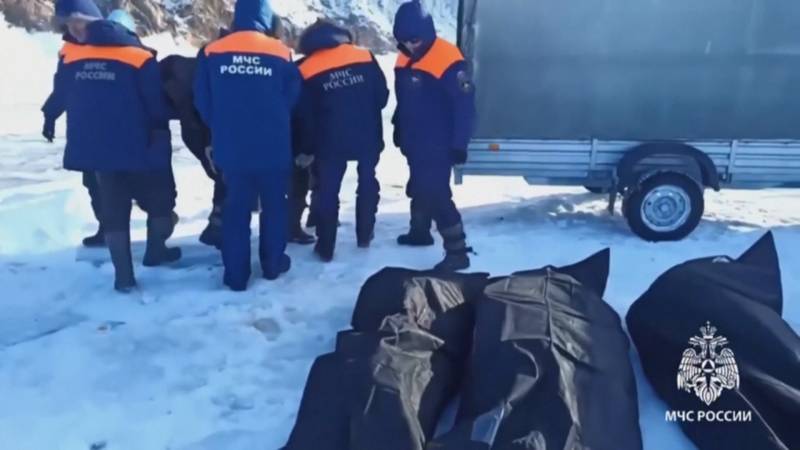 На Байкале извлекли тела китайских туристов из провалившегося под лёд автомобиля УАЗ