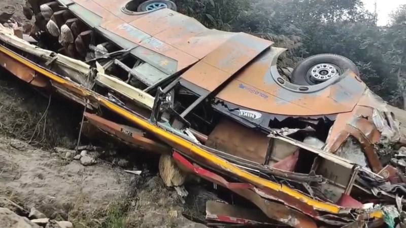 В Непале автобус упал с обрыва: 19 погибших