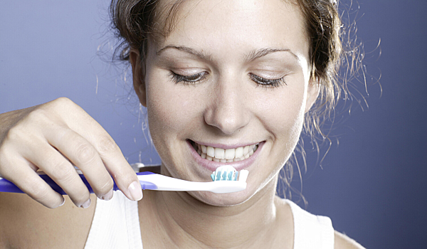 Создан зубной порошок, который безопасно отбеливает зубы