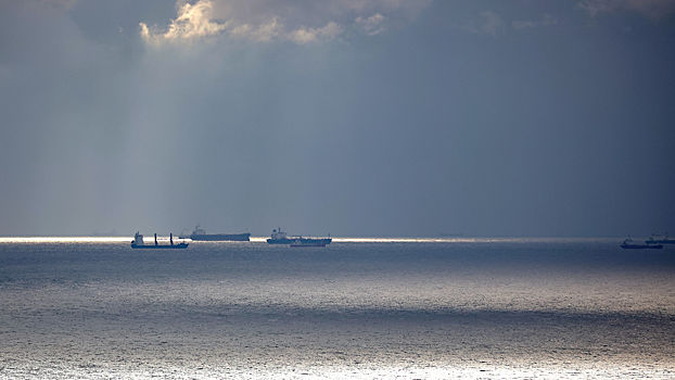 В Иране задумались о введении пошлин за проход судов по Ормузскому проливу