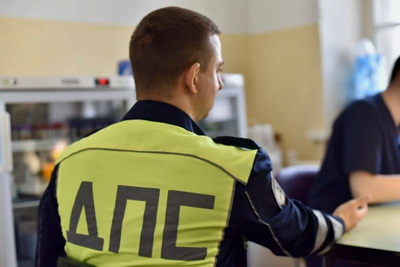 Сотрудники Госавтоинспекции присоединились к донорской акции, приуроченной к знаменательной для каждого севастопольца дате - 12-летию Русской весны