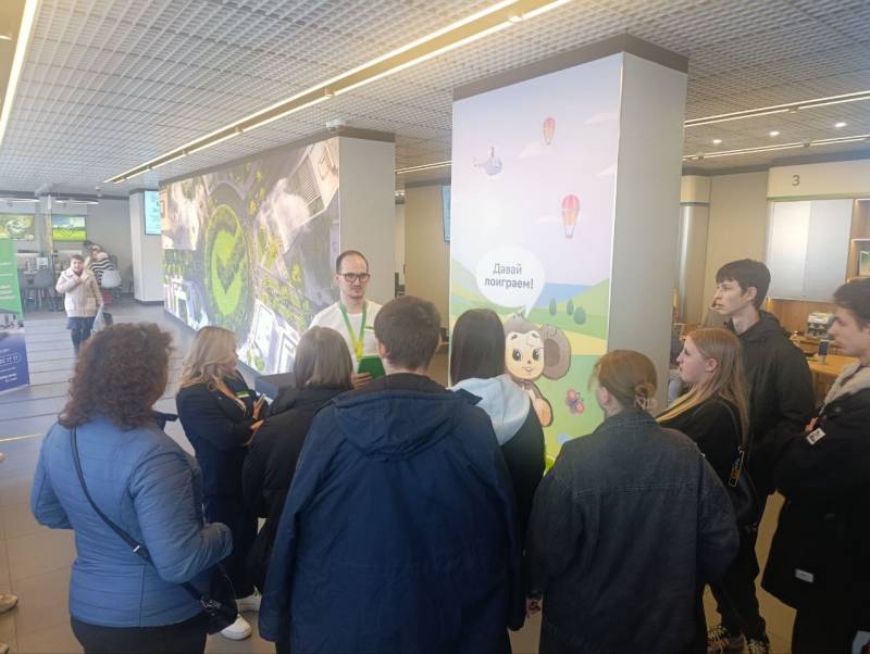 Воспитанники Центра помощи детям «Наш дом» вместе с сотрудниками Департамента финансов города Севастополя посетили экскурсию в ПАО "Сбербанк"