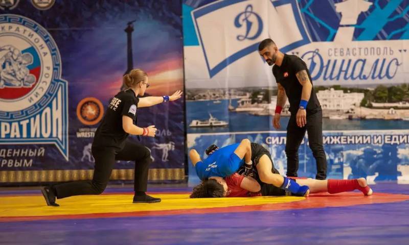 В Севастополе проходят первенство и чемпионат ЮФО по спортивной борьбе