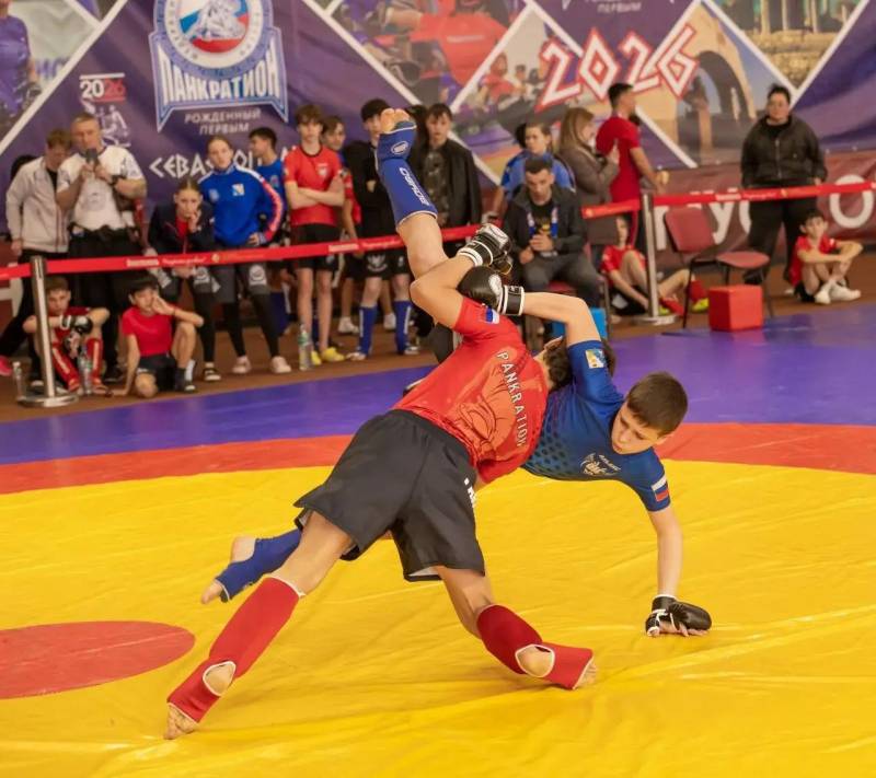 В Севастополе проходят первенство и чемпионат ЮФО по спортивной борьбе