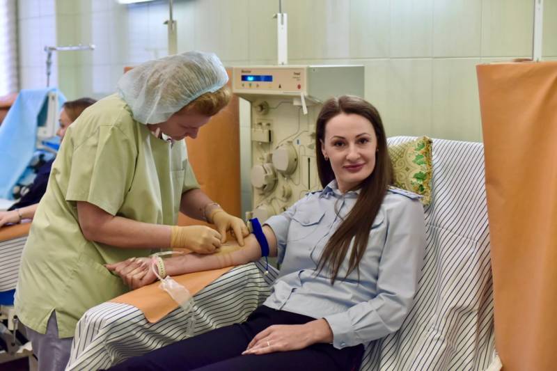 Сотрудники Госавтоинспекции присоединились к донорской акции, приуроченной к знаменательной для каждого севастопольца дате - 12-летию Русской весны