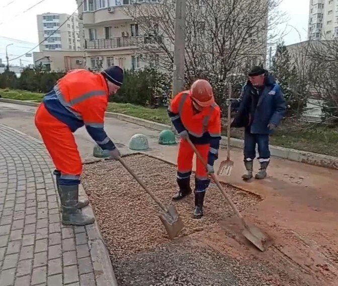 Водоканал: Рабочие моменты. Бригада №1 Гагаринского участка службы водоснабжения выполнила работы на ул. П.Корчагина и Камышовом шоссе Фото Александра Рафиханова Водоканал: Рабочие моменты. Бригада №1 Гагаринского участка службы водоснабжения выполнила работы на ул. П.Корчагина и Камышовом шоссе Фото Александра Рафиханова