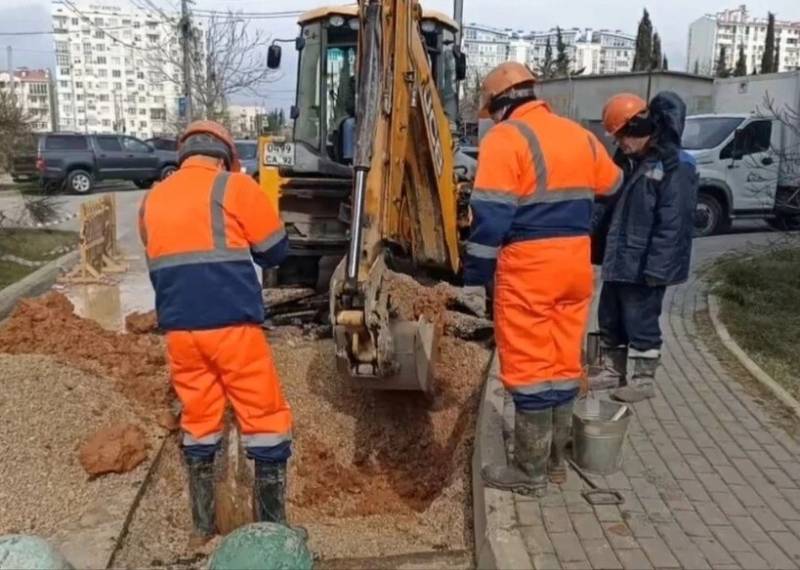 Водоканал: Рабочие моменты. Бригада №1 Гагаринского участка службы водоснабжения выполнила работы на ул. П.Корчагина и Камышовом шоссе Фото Александра Рафиханова Водоканал: Рабочие моменты. Бригада №1 Гагаринского участка службы водоснабжения выполнила работы на ул. П.Корчагина и Камышовом шоссе Фото Александра Рафиханова