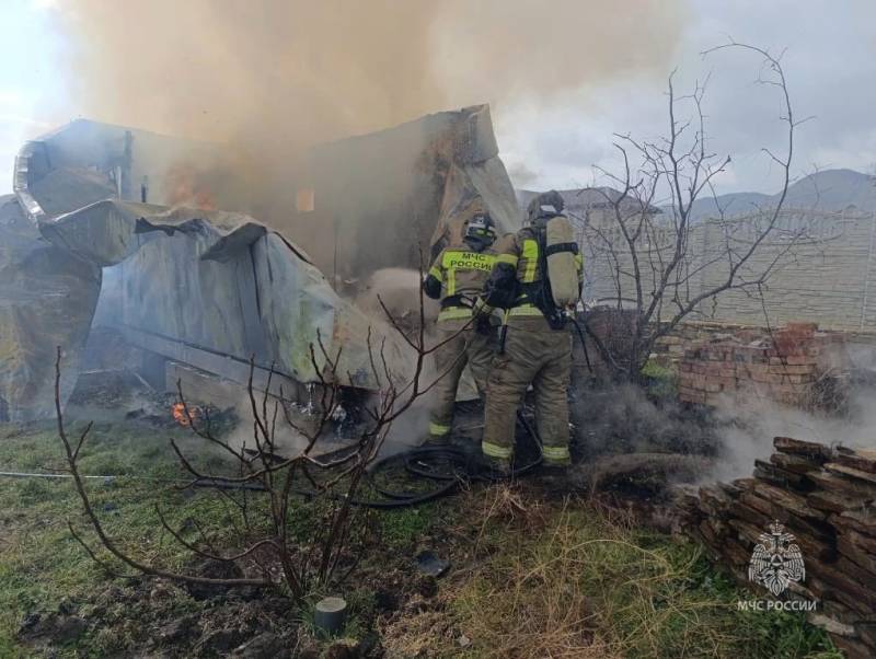 Огнеборцы МЧС России ликвидировали возгорание в Судаке