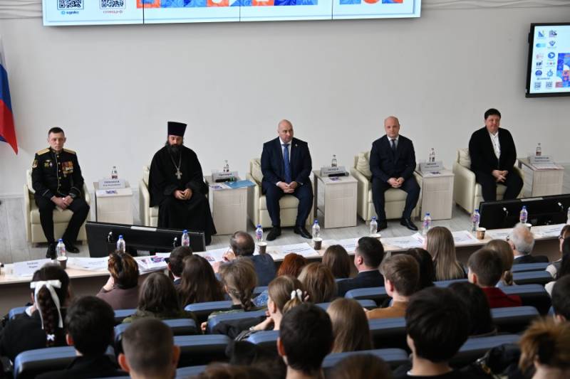 В Севастополе открылся Форум русского языка и культуры В Севастополе открылся Форум русского языка и культуры