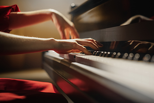 Ученые выяснили, почему люди могут ощущать «мурашки» от стихов и музыки