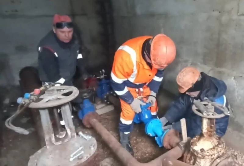 Водоканал: Рабочие моменты. Бригада №1 Гагаринского участка службы водоснабжения выполнила работы на ул. П.Корчагина и Камышовом шоссе Фото Александра Рафиханова Водоканал: Рабочие моменты. Бригада №1 Гагаринского участка службы водоснабжения выполнила работы на ул. П.Корчагина и Камышовом шоссе Фото Александра Рафиханова