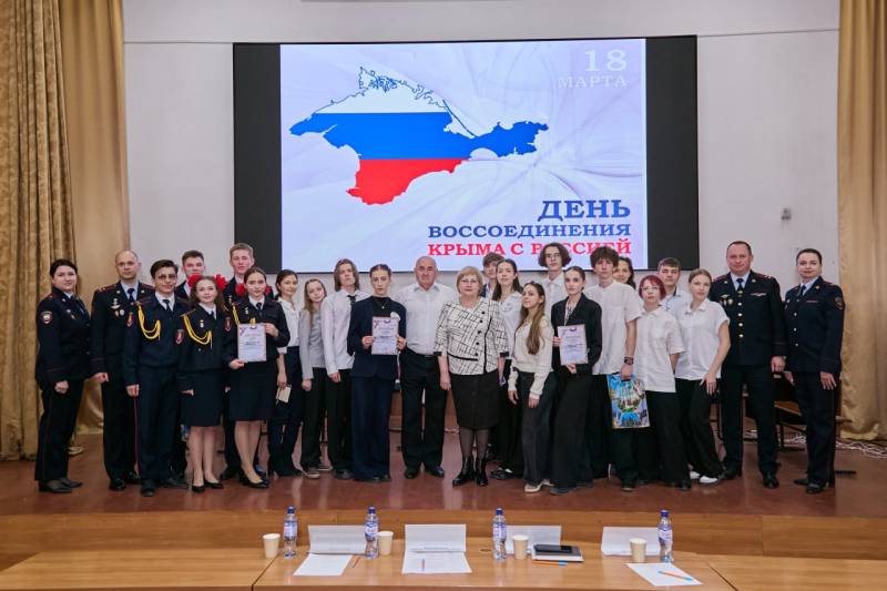 Севастопольские кадеты органов внутренних дел стали победителями в интеллектуальной викторине, приуроченной ко Дню воссоединения Севастополя и Крыма с Россией