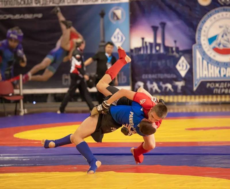 В Севастополе проходят первенство и чемпионат ЮФО по спортивной борьбе