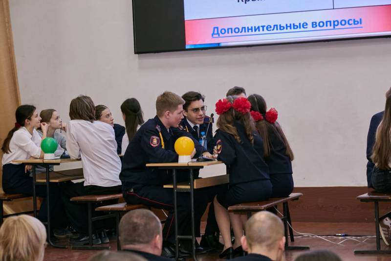Севастопольские кадеты органов внутренних дел стали победителями в интеллектуальной викторине, приуроченной ко Дню воссоединения Севастополя и Крыма с Россией