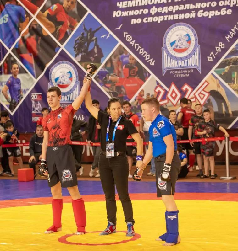В Севастополе проходят первенство и чемпионат ЮФО по спортивной борьбе