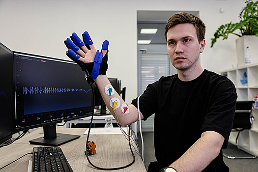Ростовский студент изобрел перчатку для перенесших инсульт