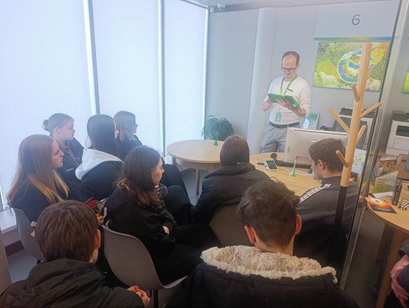 Воспитанники Центра помощи детям «Наш дом» вместе с сотрудниками Департамента финансов города Севастополя посетили экскурсию в ПАО "Сбербанк"