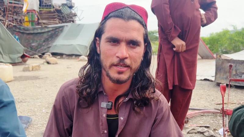 Пакистан временно открыл границу, чтобы выпустить афганских беженцев