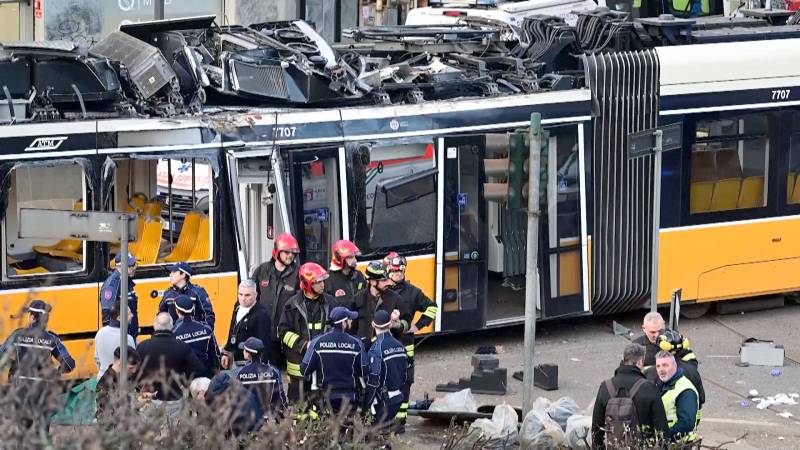 Трамвай сошёл с рельсов в центре Милана: есть жертвы