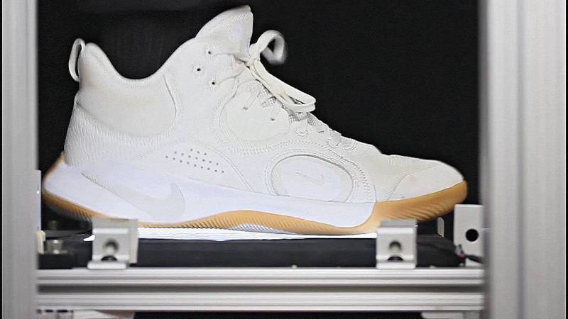 Учёные выяснили, почему кроссовки баскетболистов скрипят при беге