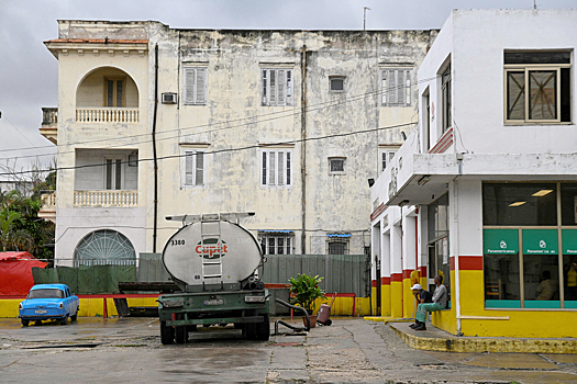 Стоимость бензина на черном рынке Кубы выросла в 10 раз