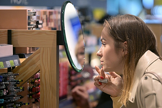 Российская косметическая сеть закроет более 100 магазинов