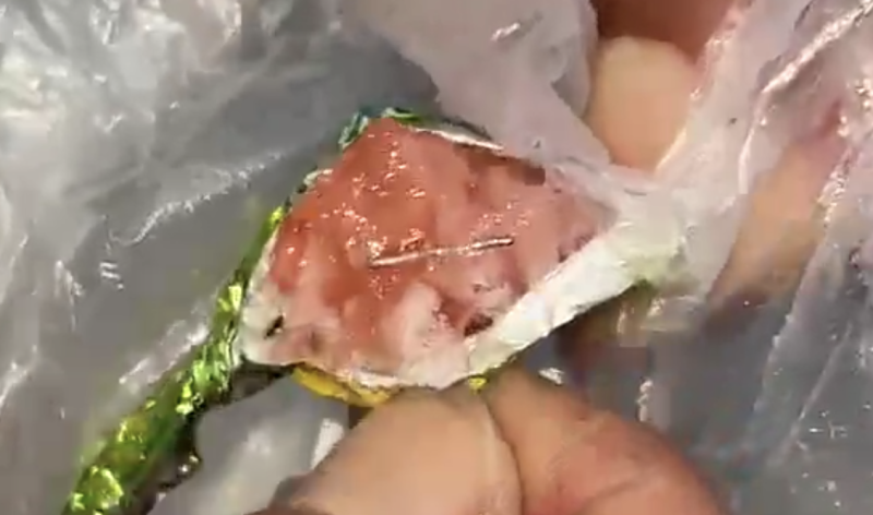 В Бишкеке поймали раздатчика конфет с иглами