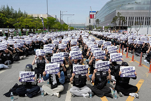 Более 30 тысяч сотрудников Samsung вышли на митинг