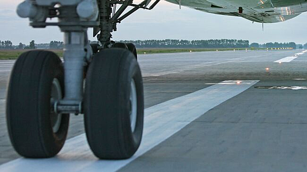 Авиакомпании начали сокращать рейсы из-за цен на топливо