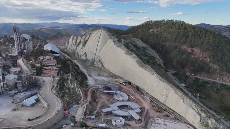 Боливия будет защищать гору со следами динозавров от разрушения