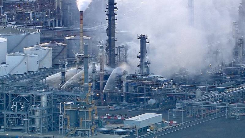 Пожар на крупнейшем НПЗ Австралии усилил риск топливного кризиса