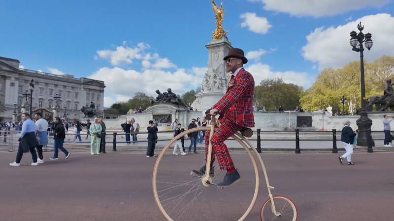 «emstrongТвидовый велопробег»/em/strong устроили поклонники старины в Лондоне