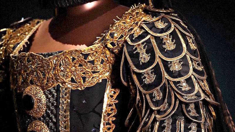 В Италии показали костюмы королев из кино и оперы
