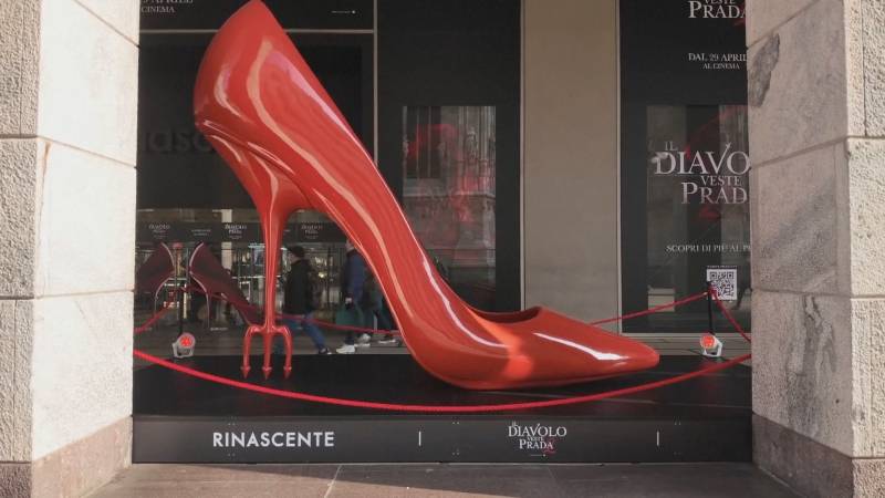 В Милане открыли инсталляции к премьере «emstrongДьявол носит Prada-2»/em/strong