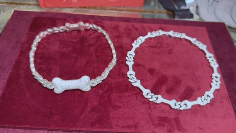 В роскошном отеле в Нью-Йорке предлагают бриллиантовые ошейники для собак