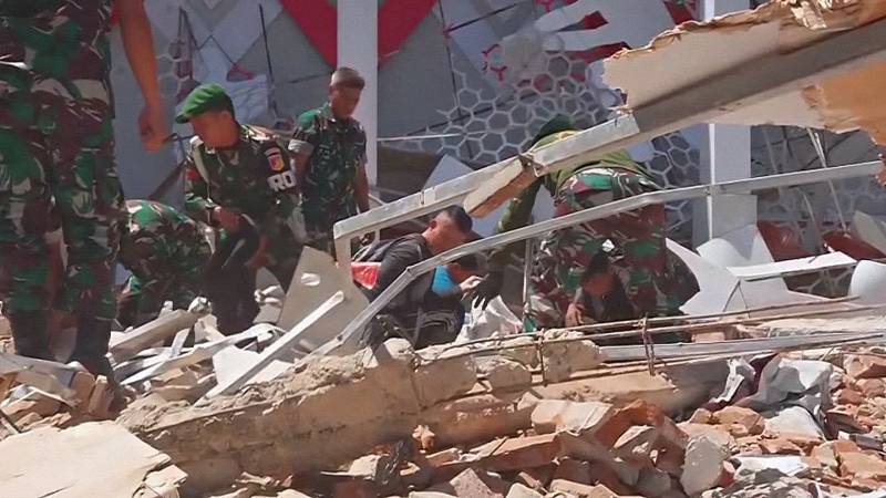 Землетрясение магнитудой 7,6 в Индонезии: есть жертвы