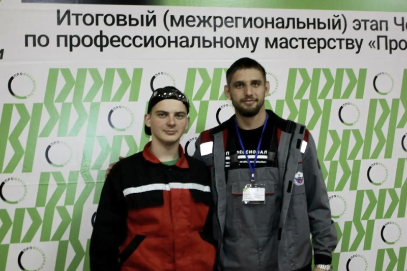 Болеем за наших!. Сейчас студентка Севастопольского профессионального художественного колледжа Полина Биленко и студент Морского колледжа СевГУ Константин Кузь представляют наш регион в финале Чемпионата «Профессионалы» по...