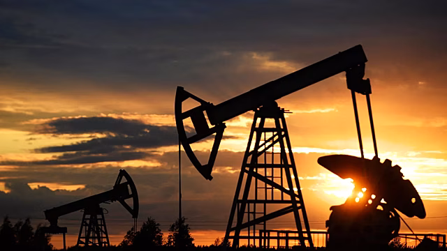 Цена нефти Brent упала ниже 103 долларов за баррель
