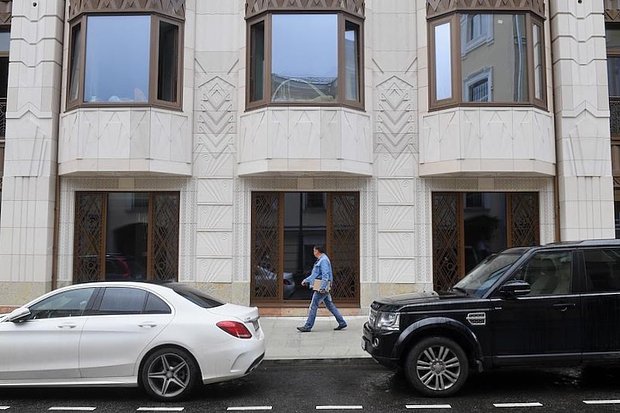 Китайцы начали скупать элитное жилье под Москвой. Правда ли, что при выборе дома они ищут защиту у черной черепахи?