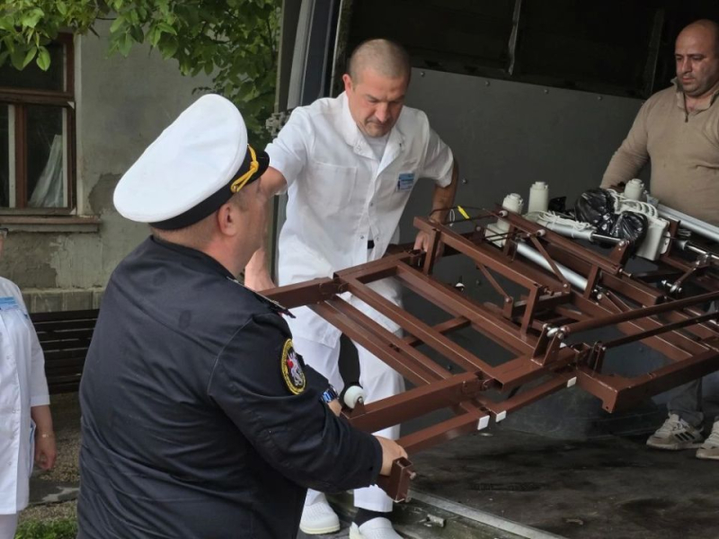 Офицеры военного следственного управления по Черноморскому флоту передали медицинское оборудование военному госпиталю в Севастополе