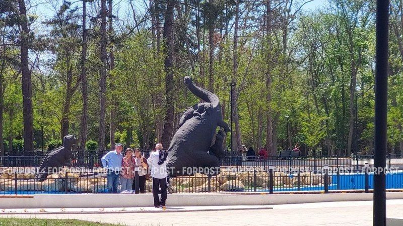 Полным ходом идёт реконструкция Сакского курортного парка, заложенного на западе Крыма ещё в 1891 году