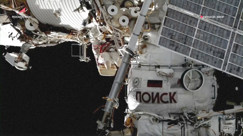 Российские космонавты первый раз в 2026 году вышли в открытый космос