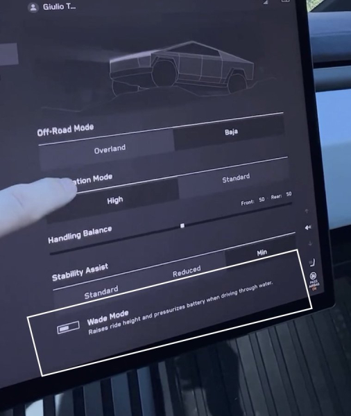 Tesla Cybertruck получил &laquo;Режим перехода вброд&raquo; для проезда по воде