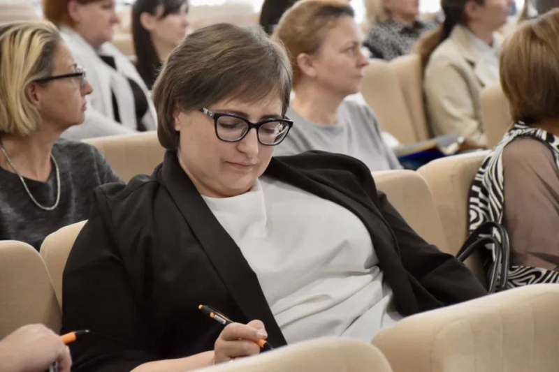 Учиться, повышать квалификацию, обмениваться лучшими практиками, чтобы учить и помогать тем, кто учит