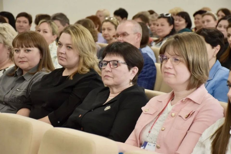 Учиться, повышать квалификацию, обмениваться лучшими практиками, чтобы учить и помогать тем, кто учит