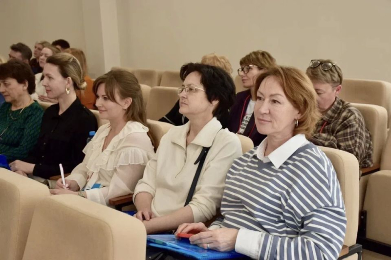 Учиться, повышать квалификацию, обмениваться лучшими практиками, чтобы учить и помогать тем, кто учит
