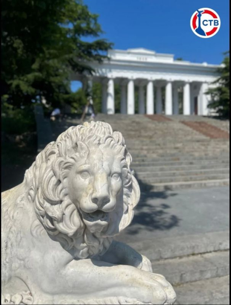 «Бело-синий город Севастополь, Белокрылый город в синеве…»